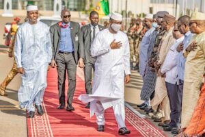 Diplomatie régionale : le Président Assimi GOÏTA à Conakry pour l’investiture de Mamadi DOUMBOUYA