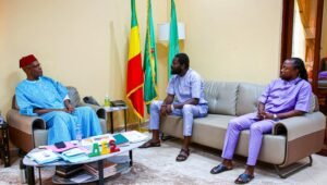 Le comédien Souleymane Keïta, dit Kanté, reçu par le ministre Mamou Daffé .