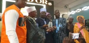 Kayes : Moro Macalou, lauréat du Sigui d’Or 6, honoré à la Maison des Jeunes pour son leadership exemplaire .