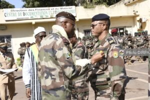 Ministère de la Défense et des Anciens Combattants: la Nation récompense ses valeureux fils.