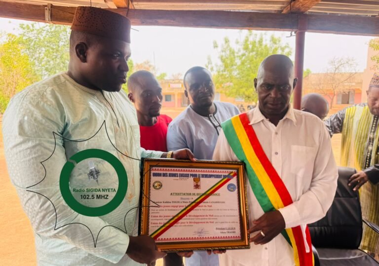 L’Union des Jeunes Engagés pour le Développement du Mali célèbre l’engagement exemplaire du maire de Finkolo Ganadougou.