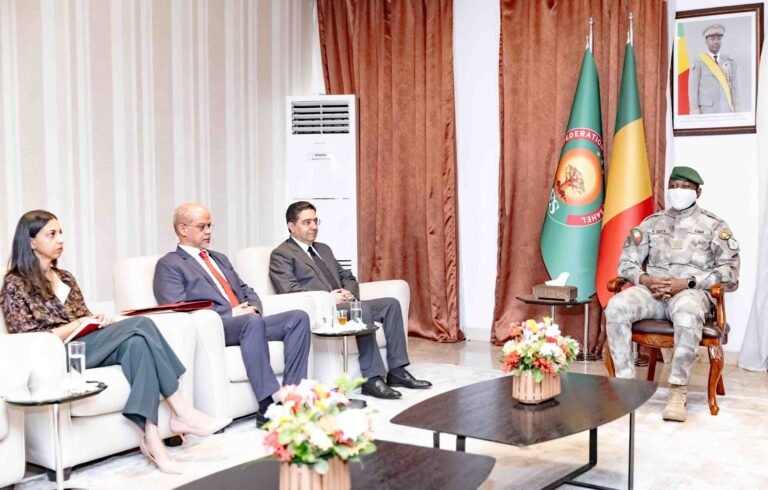 Renforcement des relations Mali–Maroc : le Président de la Transition reçoit le Chef de la diplomatie marocaine .