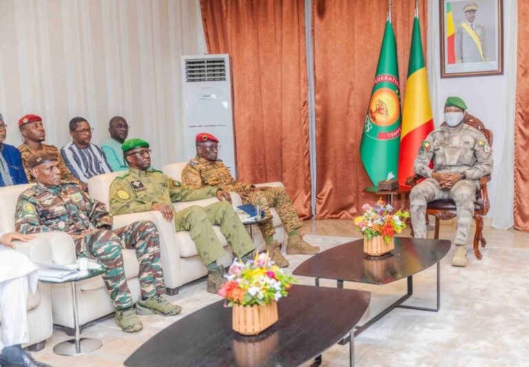 Solidarité sahélienne à Koulouba : l’AES rend hommage au Général Sadio Camara .