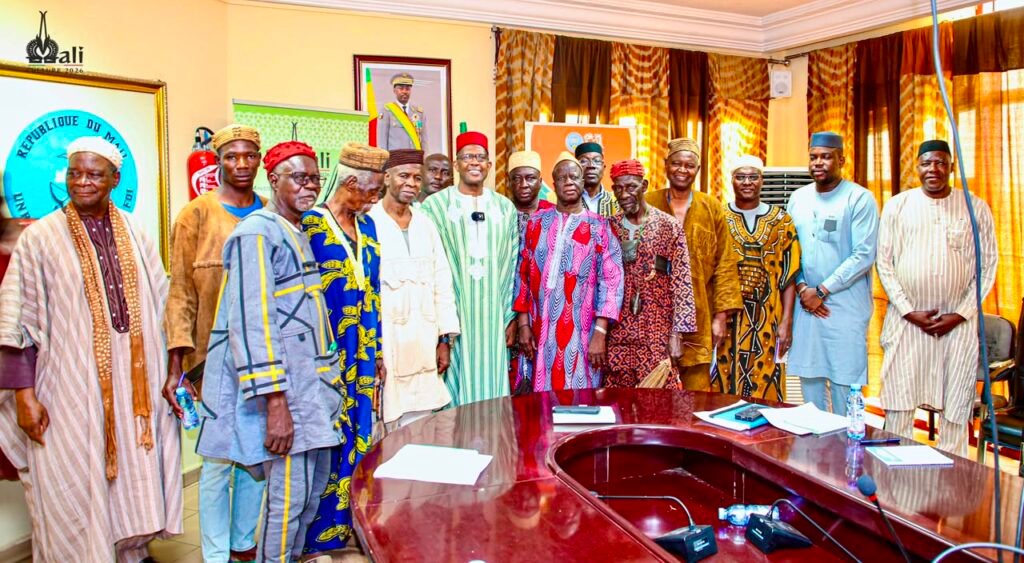 Unification des chasseurs traditionnels du Mali : la Commission des Donso reçue par le ministre Mamou Daffé .