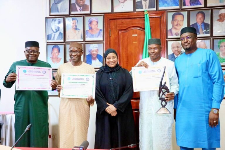 Santé publique au Mali : l’excellence hospitalière distinguée lors de la 11e édition des lauréats hospitaliers .
