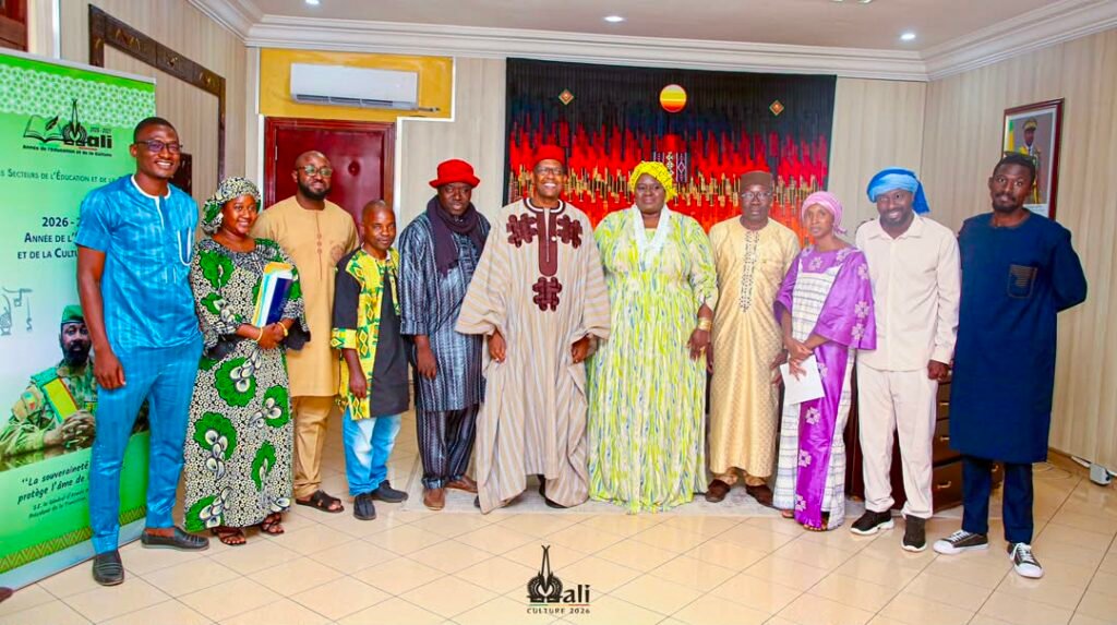Audience ministérielle : l’Association culturelle Ziiri-naamu présente son projet de sauvegarde des comptines traditionnelles maliennes .