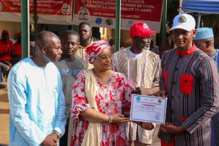 Journée internationale du donneur de sang : le Mali réaffirme son engagement en faveur de la sécurité transfusionnelle .