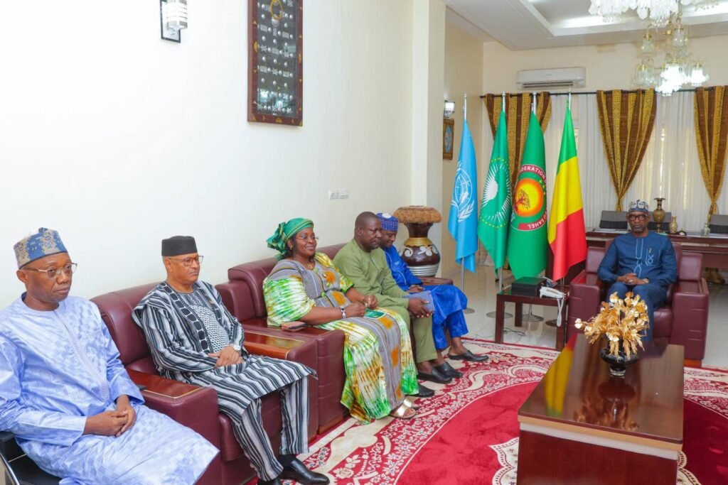 Diplomatie confédérale : les hauts fonctionnaires de l’AES reçus par le ministre Abdoulaye Diop .