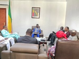 Le ministre de l’Agriculture reçoit le Directeur de l’Institut du Sahel pour une visite de courtoisie .