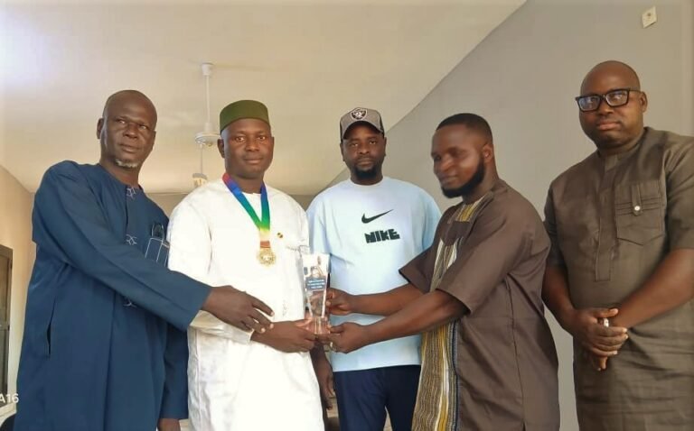 Une distinction surprise consacre une nouvelle fois l&rsquo;engagement de Fassabou Keïta au service de la commune de Dabia .