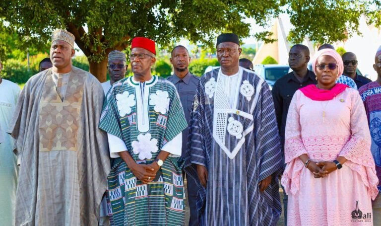 Exposition sur Modibo Keïta : Moro Makalou répond présent à l’invitation du ministre Mamou Daffé