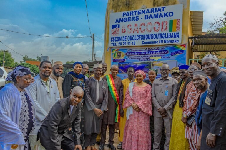 Énergie solaire : trois Cscom de Bamako renforcés pour assurer la continuité des soins